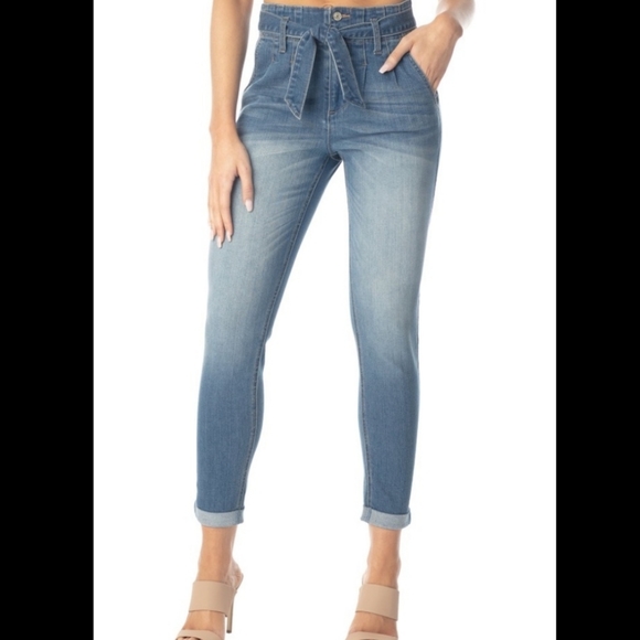 NWT Almost Famous Jeans Super High Rise Crop Trouser Belt Distressed denim sz 9 - Picture 2 of 15